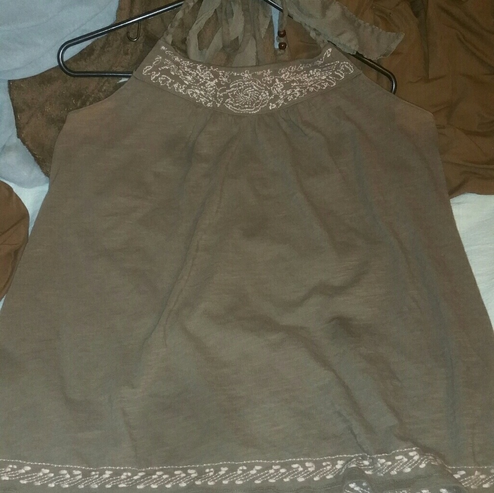 Tie around the neck shirt